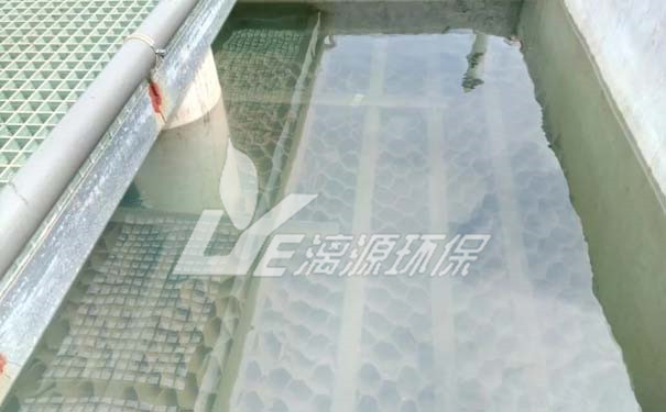 隨著工業(yè)污水排放的增加，工業(yè)水處理行業(yè)逐漸發(fā)展，工業(yè)污水處理設(shè)備在一定程度上緩解了工業(yè)污水給環(huán)境帶來的壓力。漓源環(huán)保小編和大家聊一聊工業(yè)污水處理設(shè)備價(jià)格是多少？